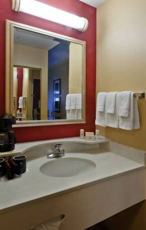 Imagen de la habitación del Hotel Courtyard By Marriott Valdosta. Foto 3
