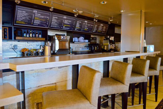 Imagen del bar/restaurante del Hotel Courtyard By Marriott Vanderbilt-west End. Foto 3