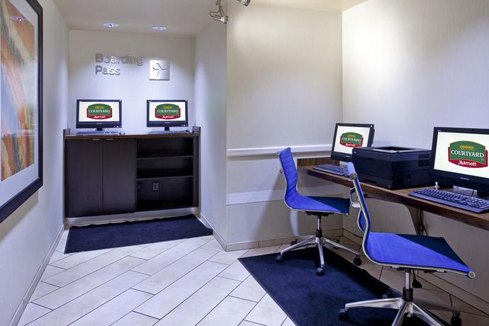 Imagen de los interiores del Hotel Courtyard By Marriott Vanderbilt-west End. Foto 11