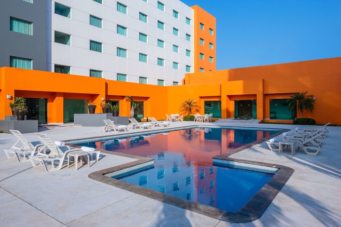 Imagen de la piscina del Hotel Courtyard By Marriott Villahermosa Tabasco. Foto 13
