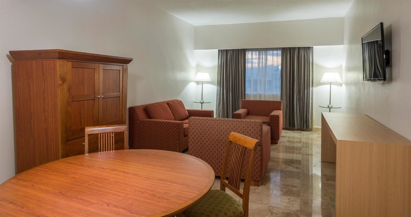 Imagen de la habitación del Hotel Courtyard By Marriott Villahermosa Tabasco. Foto 3