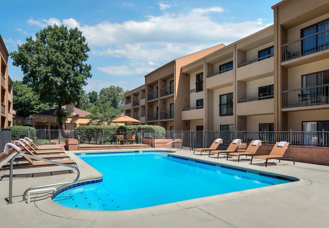 Imagen de la piscina del Hotel Courtyard By Marriott Virginia Beach Norfolk. Foto 11