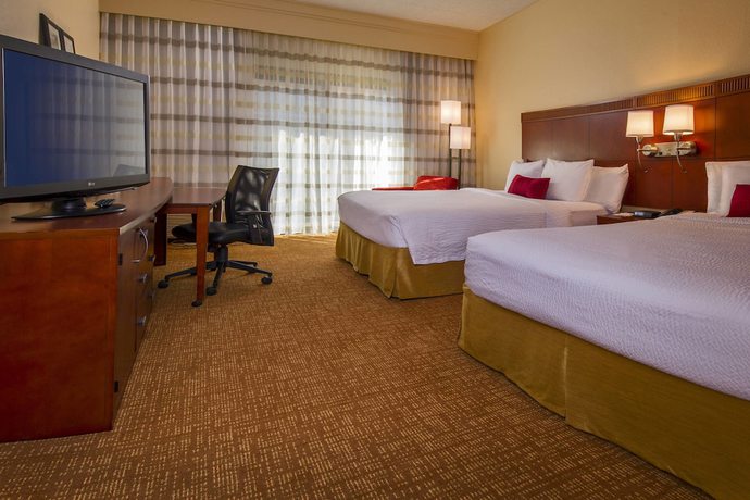 Imagen de la habitación del Hotel Courtyard By Marriott Virginia Beach Norfolk. Foto 3