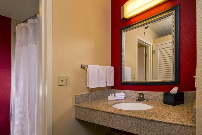 Imagen de la habitación del Hotel Courtyard By Marriott Virginia Beach Norfolk. Foto 5