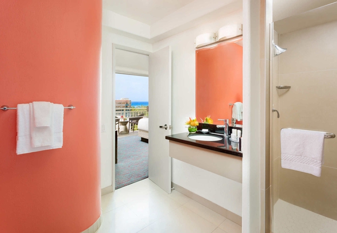 Imagen de la habitación del Hotel Courtyard By Marriott Waikiki Beach. Foto 2