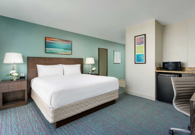 Imagen de la habitación del Hotel Courtyard By Marriott Waikiki Beach. Foto 6