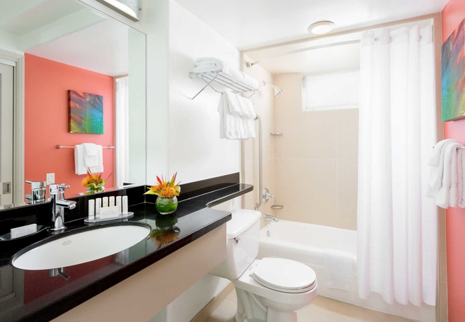 Imagen de la habitación del Hotel Courtyard By Marriott Waikiki Beach. Foto 7