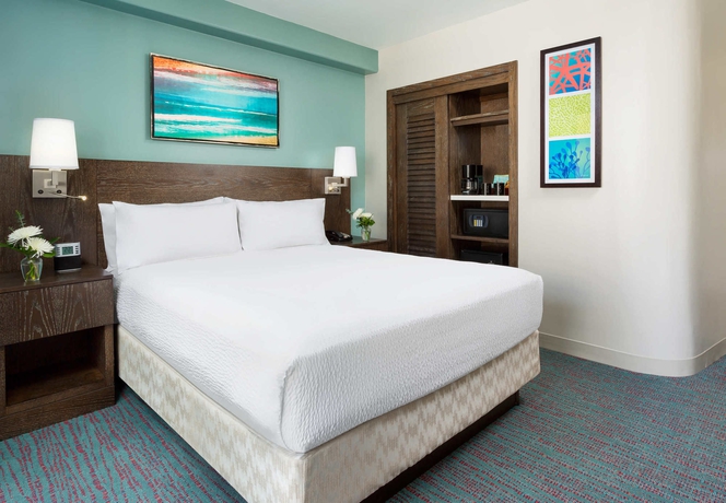 Imagen de la habitación del Hotel Courtyard By Marriott Waikiki Beach. Foto 14