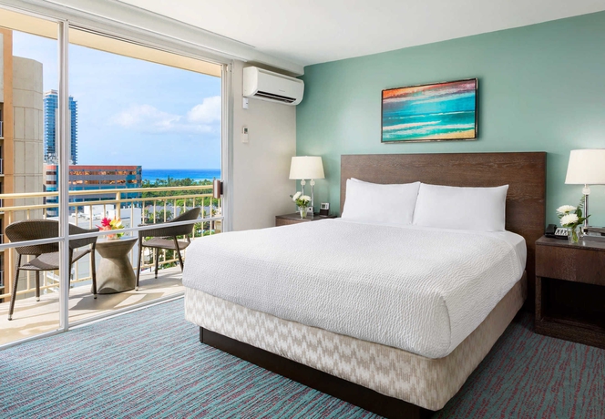 Imagen de la habitación del Hotel Courtyard By Marriott Waikiki Beach. Foto 15