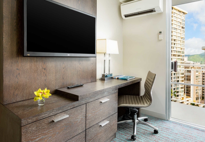 Imagen de la habitación del Hotel Courtyard By Marriott Waikiki Beach. Foto 16