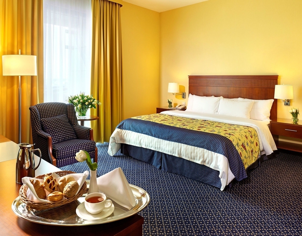 Imagen de la habitación del Hotel Courtyard By Marriott Warsaw Airport. Foto 6