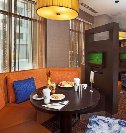 Imagen del bar/restaurante del Hotel Courtyard By Marriott Washington Capitol Hill/navy Yard. Foto 1