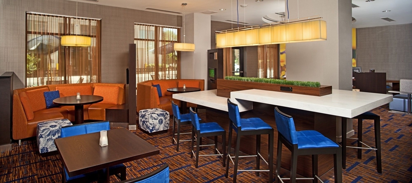Imagen de los interiores del Hotel Courtyard By Marriott Washington Capitol Hill/navy Yard. Foto 13