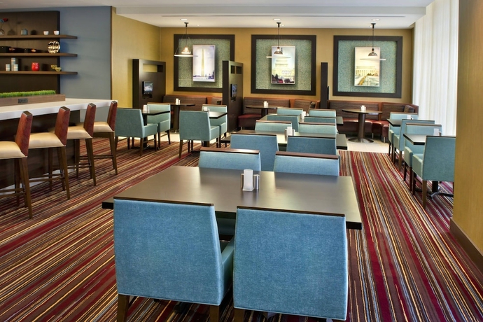 Imagen del bar/restaurante del Hotel Courtyard By Marriott Washington, Dc/foggy Bottom. Foto 3