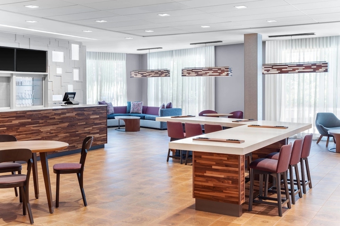 Imagen del bar/restaurante del Hotel Courtyard By Marriott Wayne Fairfield. Foto 3