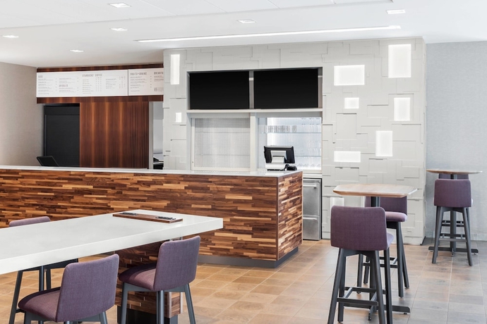 Imagen del bar/restaurante del Hotel Courtyard By Marriott Wayne Fairfield. Foto 4