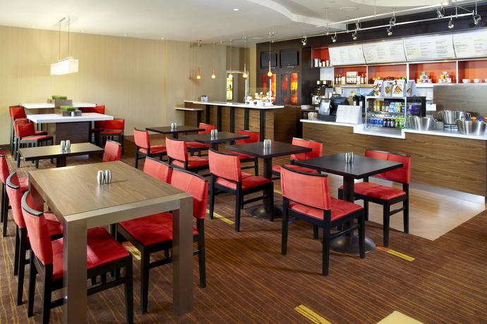 Imagen del bar/restaurante del Hotel Courtyard By Marriott West Homestead Waterfront. Foto 2