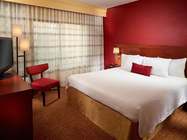 Imagen de la habitación del Hotel Courtyard By Marriott West Palm Beach. Foto 12