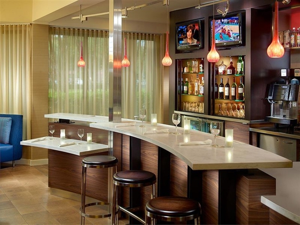 Imagen del bar/restaurante del Hotel Courtyard By Marriott West Palm Beach. Foto 11