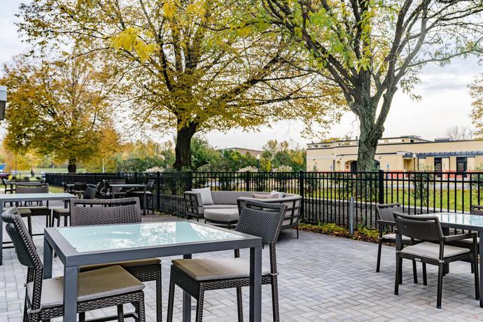 Imagen del bar/restaurante del Hotel Courtyard By Marriott West Springfield. Foto 3