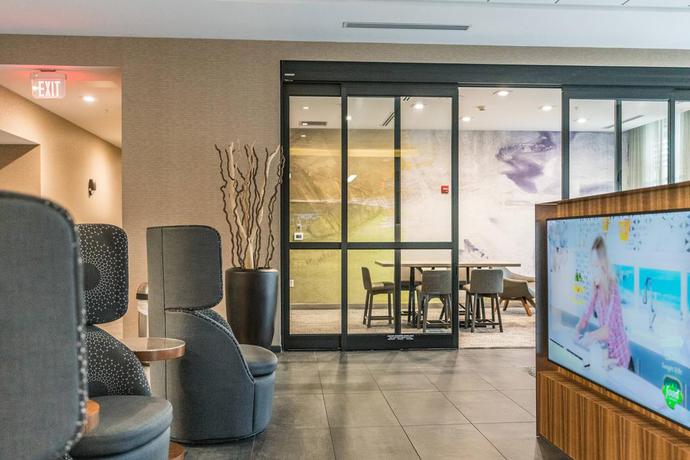 Imagen de los interiores del Hotel Courtyard By Marriott West Springfield. Foto 15