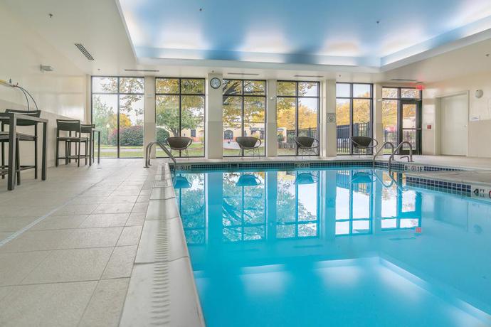 Imagen de la piscina del Hotel Courtyard By Marriott West Springfield. Foto 20