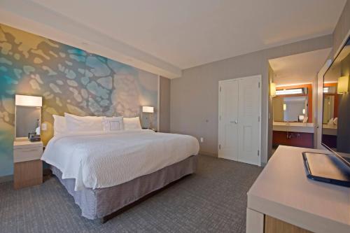 Imagen de la habitación del Hotel Courtyard By Marriott Westbury Long Island. Foto 9