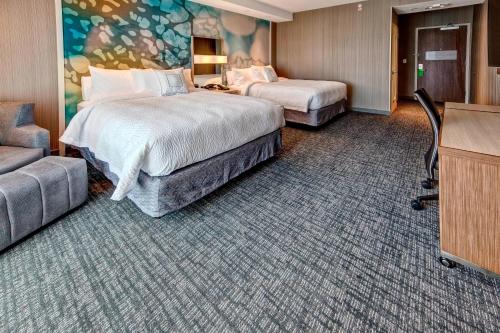 Imagen de la habitación del Hotel Courtyard By Marriott Westbury Long Island. Foto 14