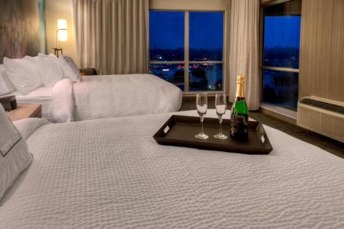 Imagen de la habitación del Hotel Courtyard By Marriott Westbury Long Island. Foto 16