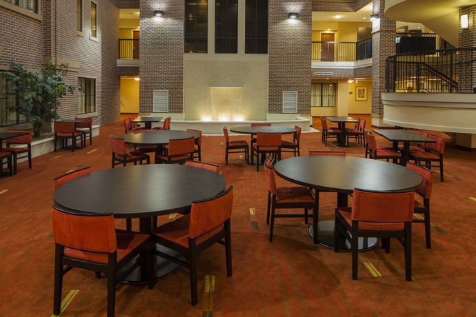 Imagen del bar/restaurante del Hotel Courtyard By Marriott Wichita At Old Town. Foto 3