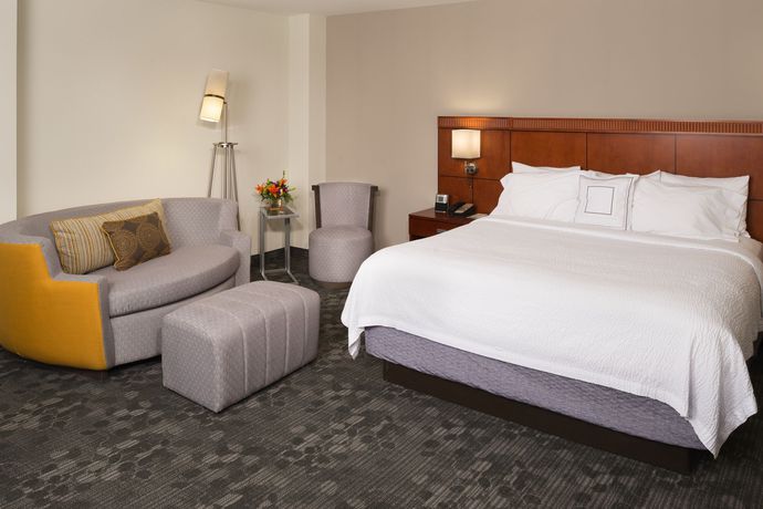 Imagen del bar/restaurante del Hotel Courtyard By Marriott Wichita At Old Town. Foto 5