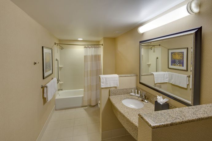 Imagen de la habitación del Hotel Courtyard By Marriott Wichita At Old Town. Foto 9