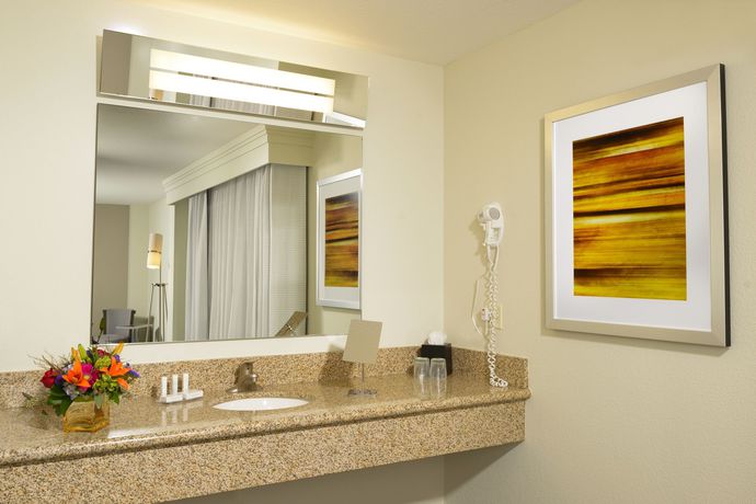 Imagen de la habitación del Hotel Courtyard By Marriott Wichita At Old Town. Foto 10