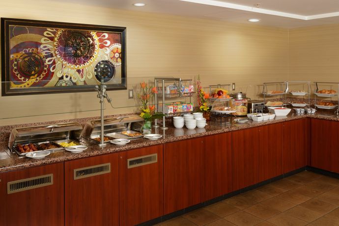 Imagen de la habitación del Hotel Courtyard By Marriott Wichita At Old Town. Foto 11