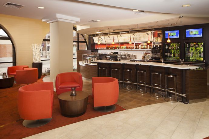Imagen de los interiores del Hotel Courtyard By Marriott Wichita At Old Town. Foto 16