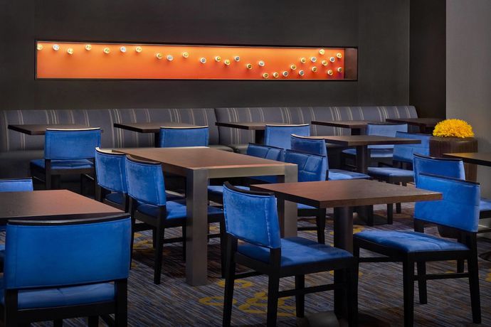 Imagen del bar/restaurante del Hotel Courtyard By Marriott Wilmington Downtown. Foto 5