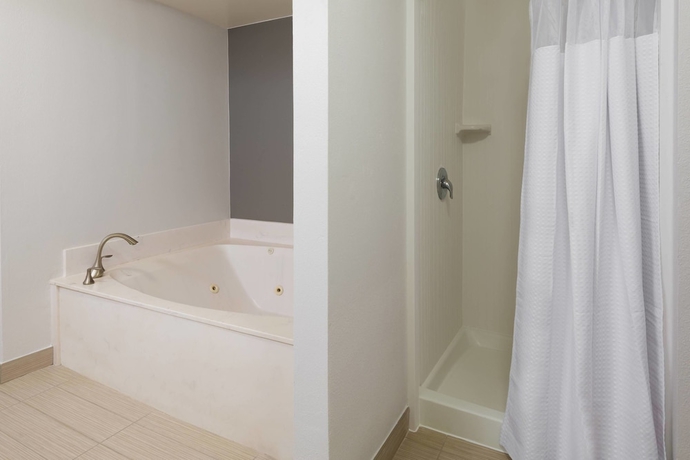 Imagen de la habitación del Hotel Courtyard By Marriott Wilmington / Wrightsville Beach. Foto 15