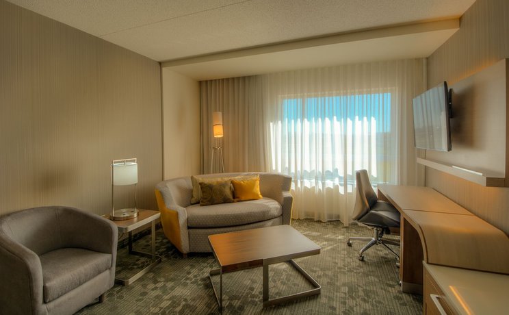 Imagen de la habitación del Hotel Courtyard By Marriott Winnipeg Airport. Foto 7