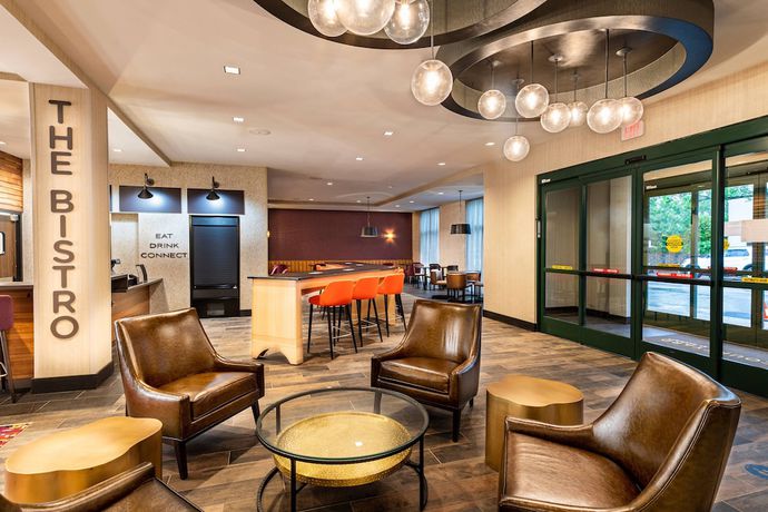 Imagen de los interiores del Hotel Courtyard By Marriott Winston - Salem Downtown. Foto 17