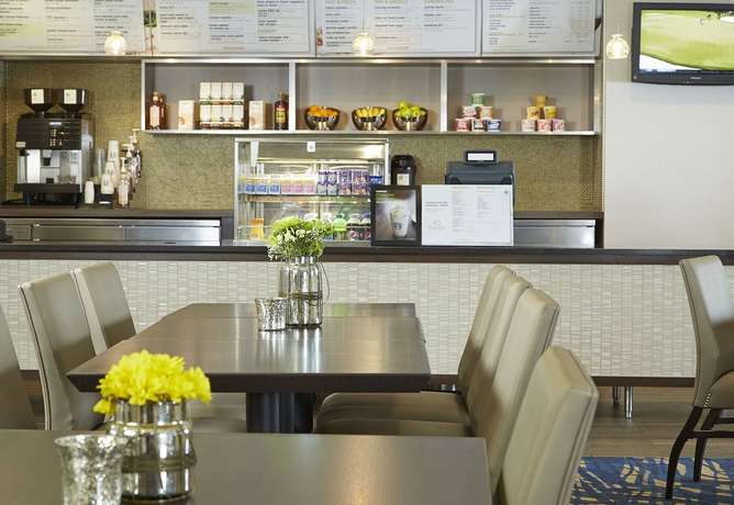 Imagen del bar/restaurante del Hotel Courtyard By Marriott Woburn/boston North. Foto 3