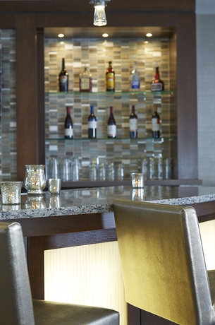 Imagen del bar/restaurante del Hotel Courtyard By Marriott Woburn/boston North. Foto 4