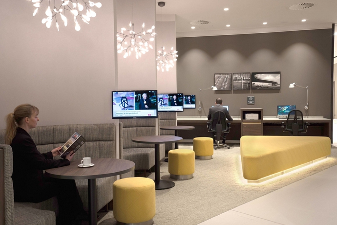 Imagen de los interiores del Hotel Courtyard By Marriott Wolfsburg. Foto 16