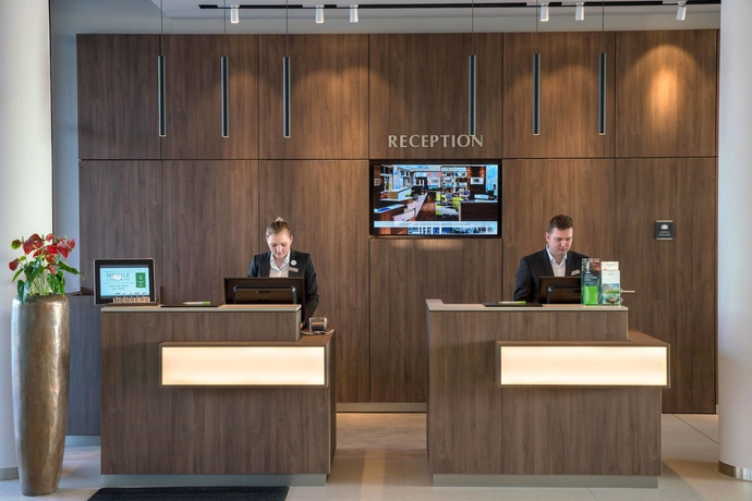 Imagen de los interiores del Hotel Courtyard By Marriott Wolfsburg. Foto 17