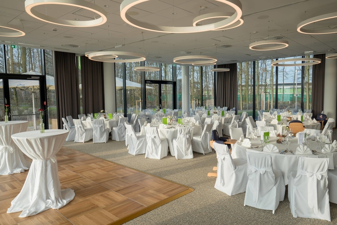 Imagen de los interiores del Hotel Courtyard By Marriott Wolfsburg. Foto 19