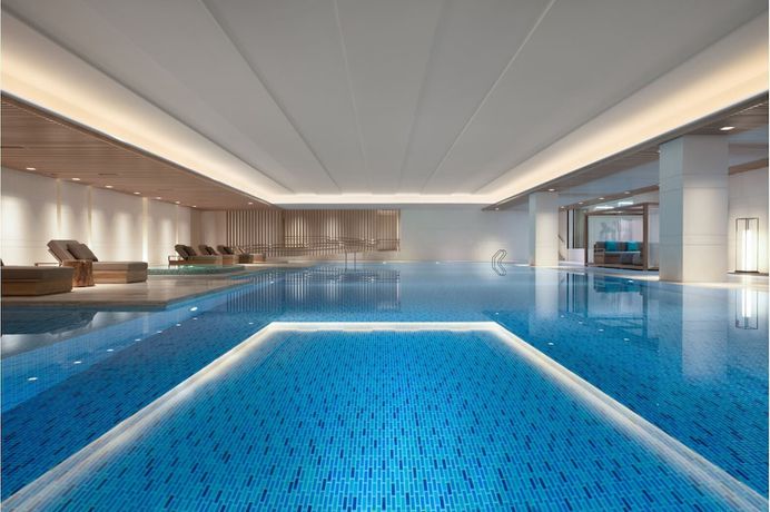 Imagen de la piscina del Hotel Courtyard By Marriott Wuxi Lihu Lake. Foto 8