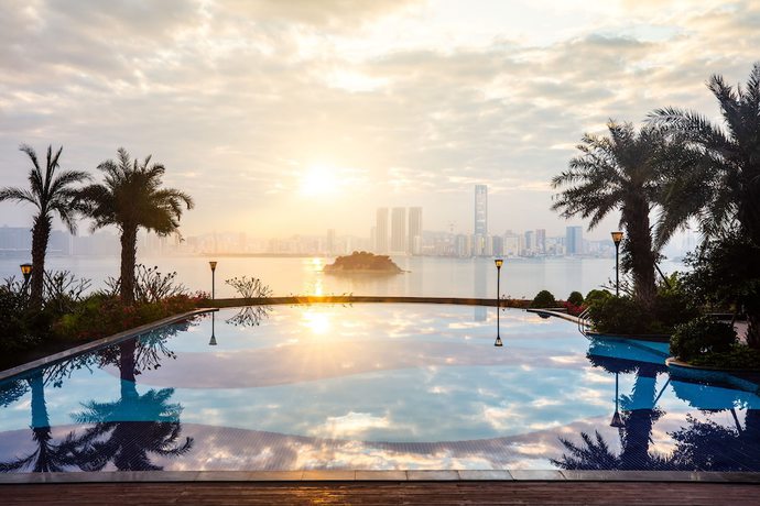 Imagen de la piscina del Hotel Courtyard By Marriott Xiamen Haicang. Foto 17