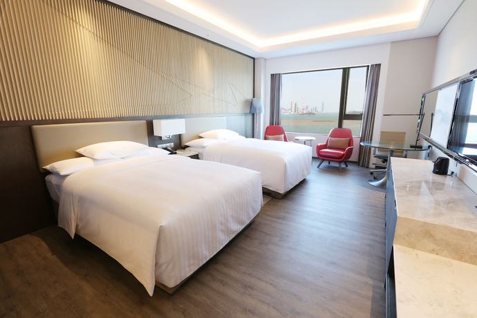 Imagen de la habitación del Hotel Courtyard By Marriott Xiamen Haicang. Foto 12
