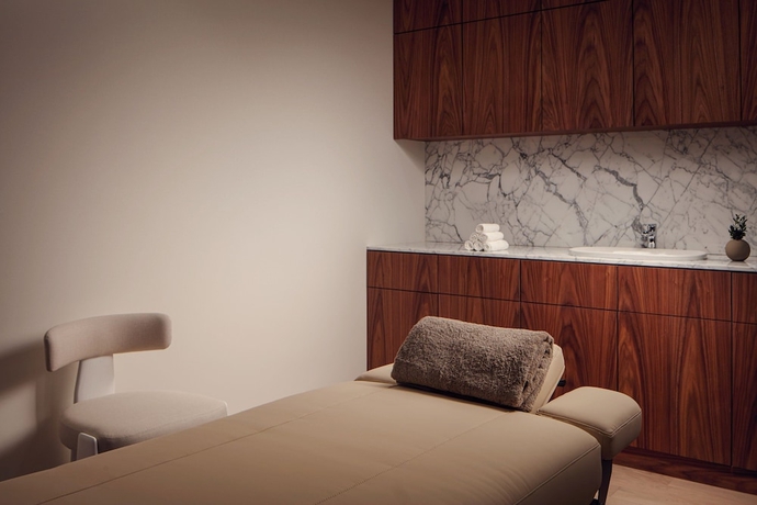 Imagen de la piscina del Hotel Courtyard By Marriott Yerevan. Foto 19