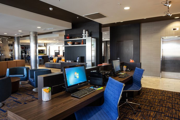Imagen de los interiores del Hotel Courtyard By Marriott York. Foto 19