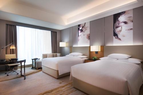 Imagen de la habitación del Hotel Courtyard By Marriott Zhengzhou East. Foto 10